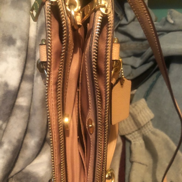 Pretty medium sized Coach bag with long strap - Picture 3 of 6